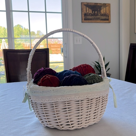 LION BRAND SUEDE YARN BUNDLE OF 7 - Picture 2 of 14